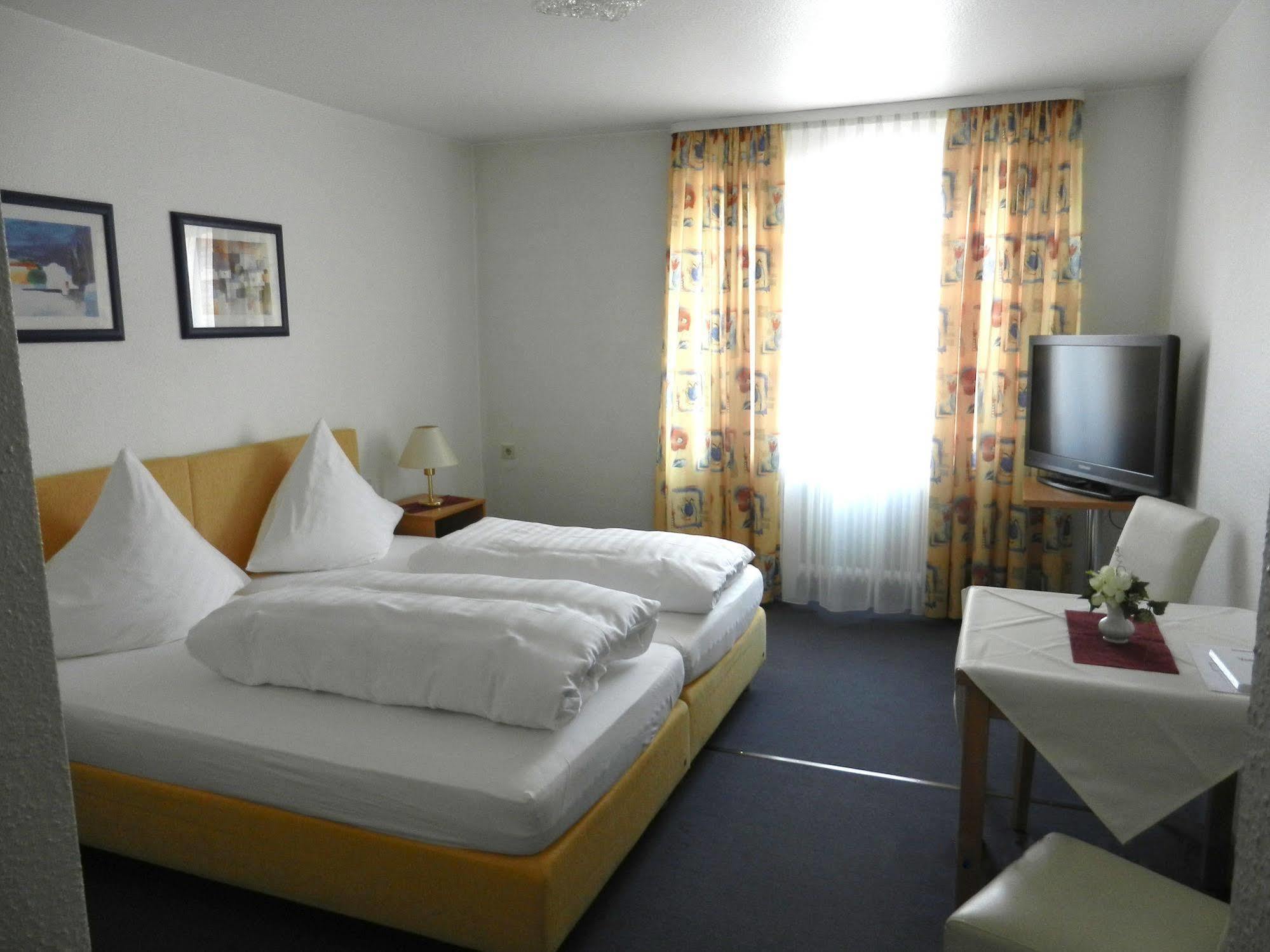 Hotel Gasthof Herderich ชลุสเซลเฟลด์ ภายนอก รูปภาพ